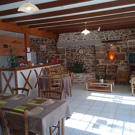 Chambres D'Hotes Le Petit Angle Saint-Broladre Екстериор снимка