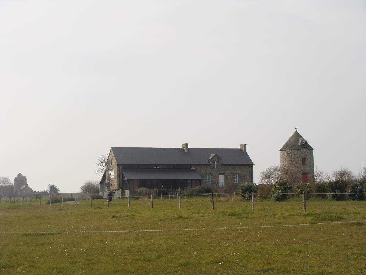 Chambres D'Hotes Le Petit Angle Saint-Broladre Екстериор снимка