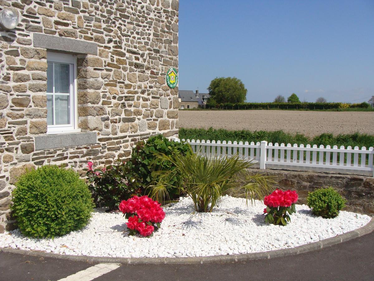 Chambres D'Hotes Le Petit Angle Saint-Broladre Екстериор снимка